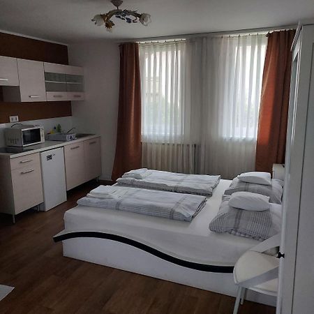 佩特拉温德加兹酒店 Szekszárd 外观 照片
