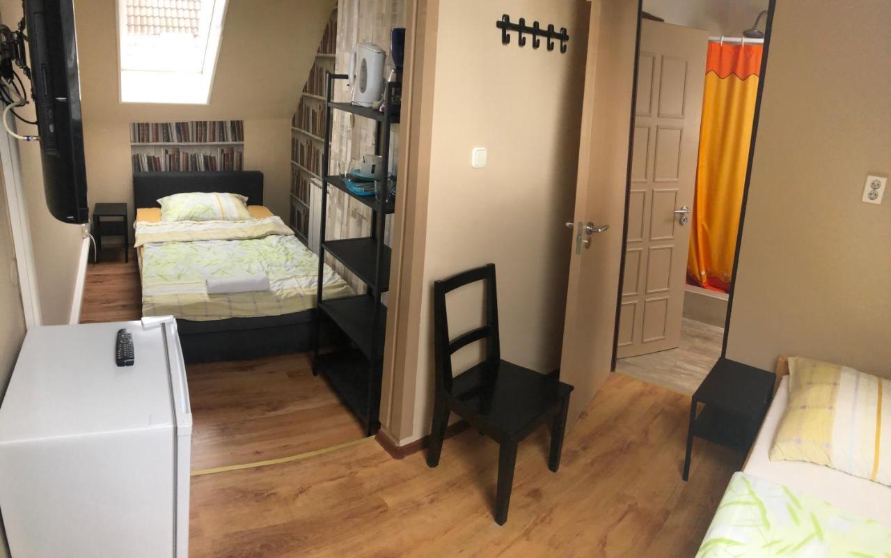 佩特拉温德加兹酒店 Szekszárd 外观 照片