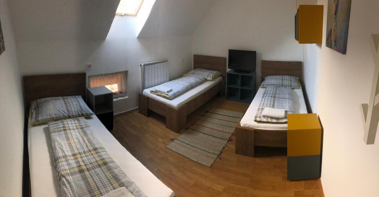 佩特拉温德加兹酒店 Szekszárd 外观 照片