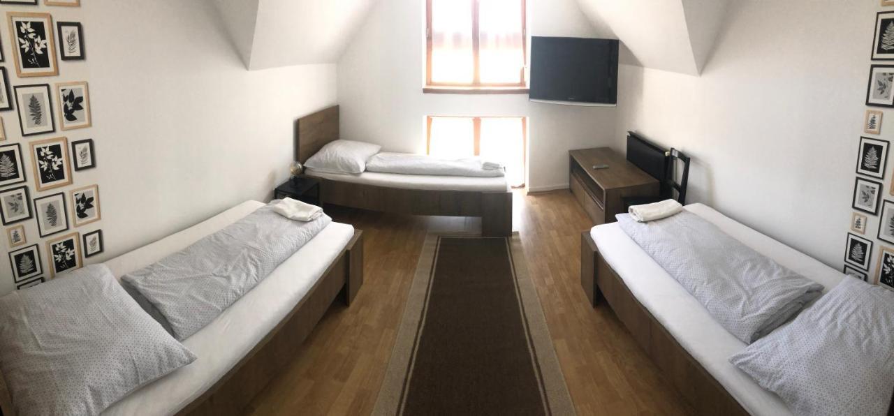 佩特拉温德加兹酒店 Szekszárd 外观 照片