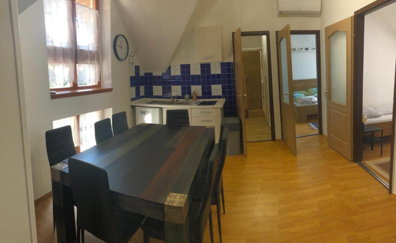 佩特拉温德加兹酒店 Szekszárd 外观 照片