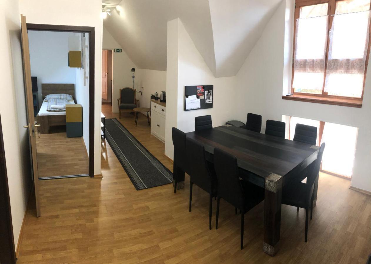 佩特拉温德加兹酒店 Szekszárd 外观 照片