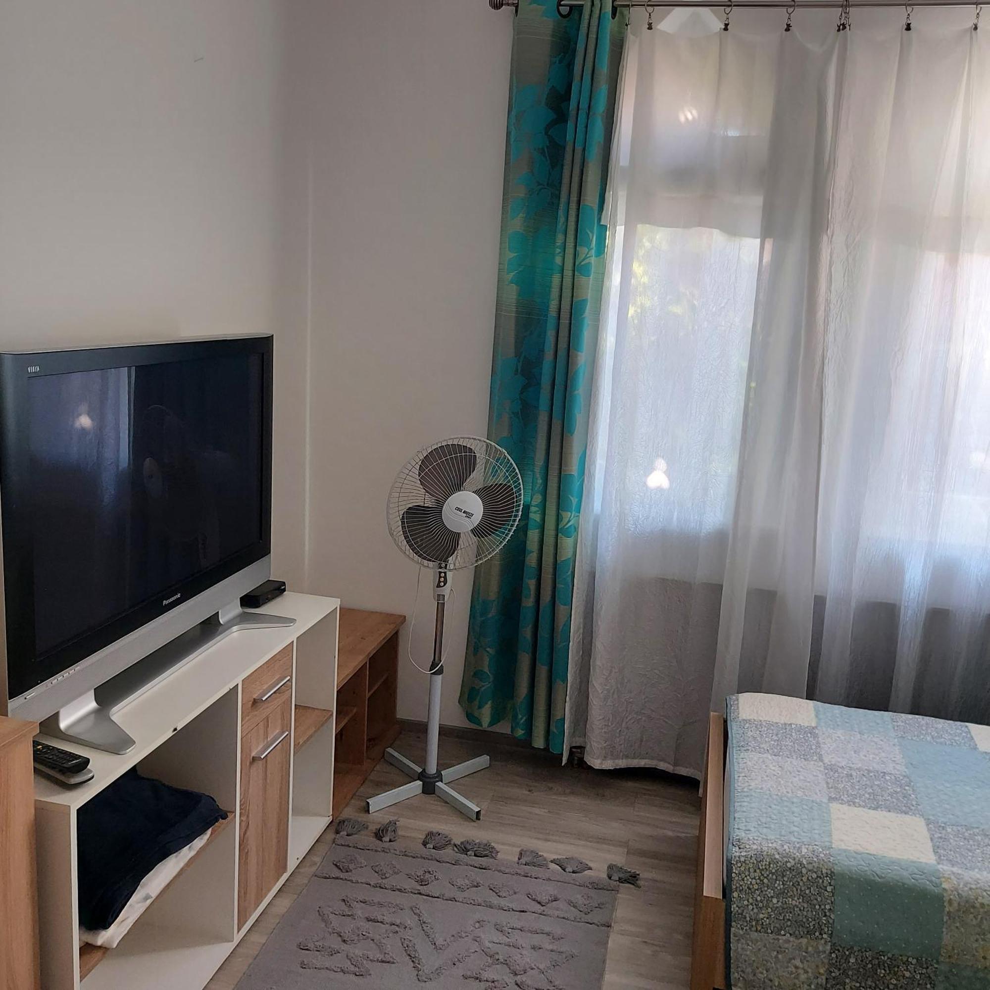 佩特拉温德加兹酒店 Szekszárd 外观 照片