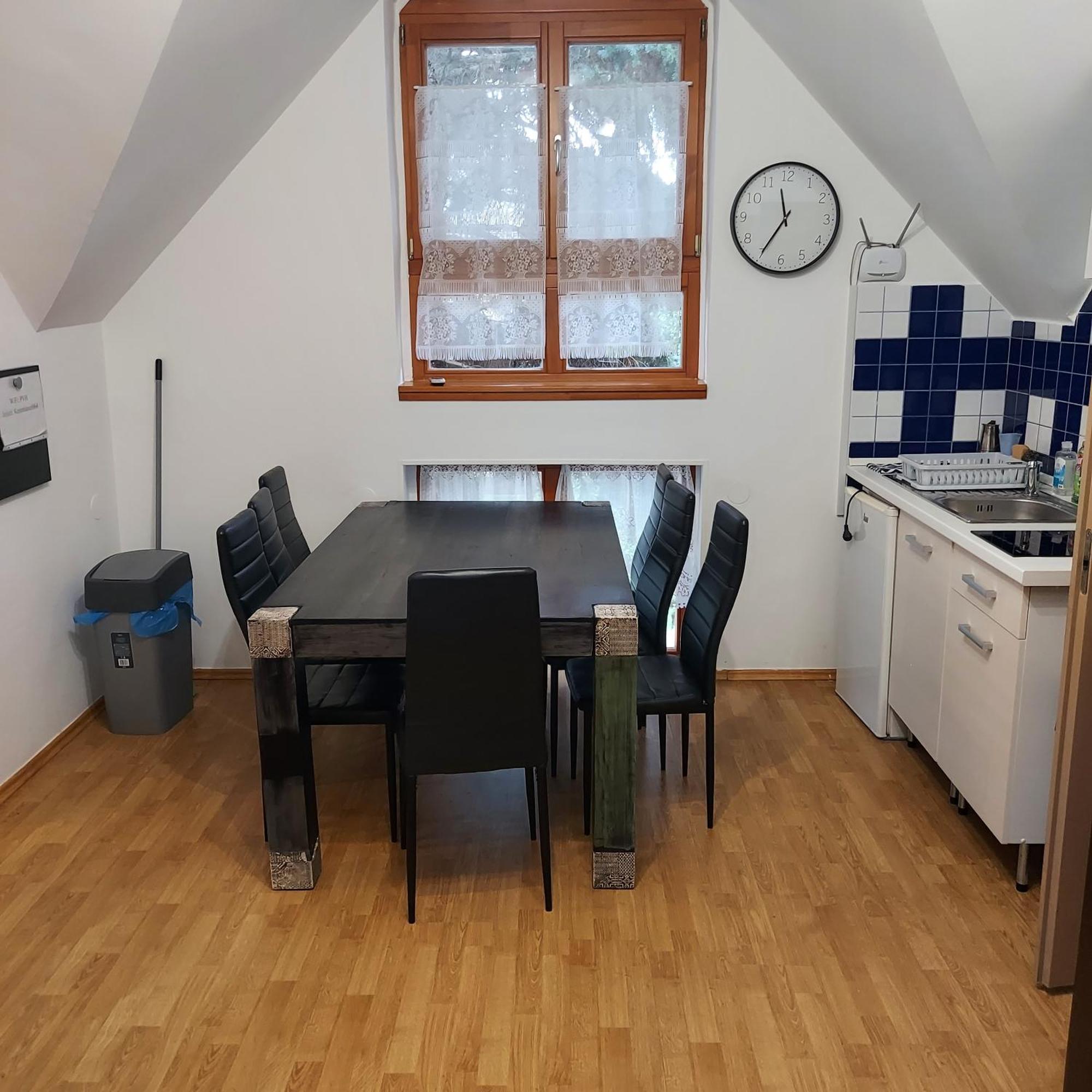 佩特拉温德加兹酒店 Szekszárd 外观 照片
