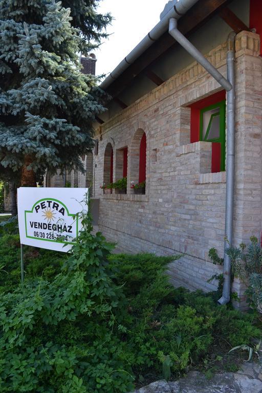 佩特拉温德加兹酒店 Szekszárd 外观 照片